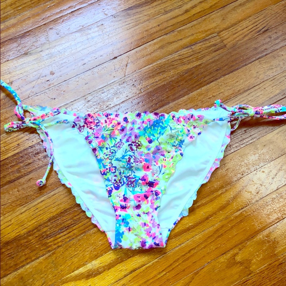 VS ruched back side tie floral bottom SM like new
